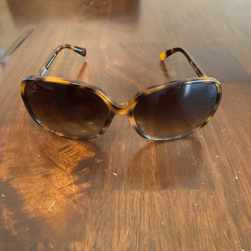 Coach HC 8052 LeAnn Tortoise Shell Oversized Sunglasses with Case Cloth 5040/13 - Picture 3 of 8
